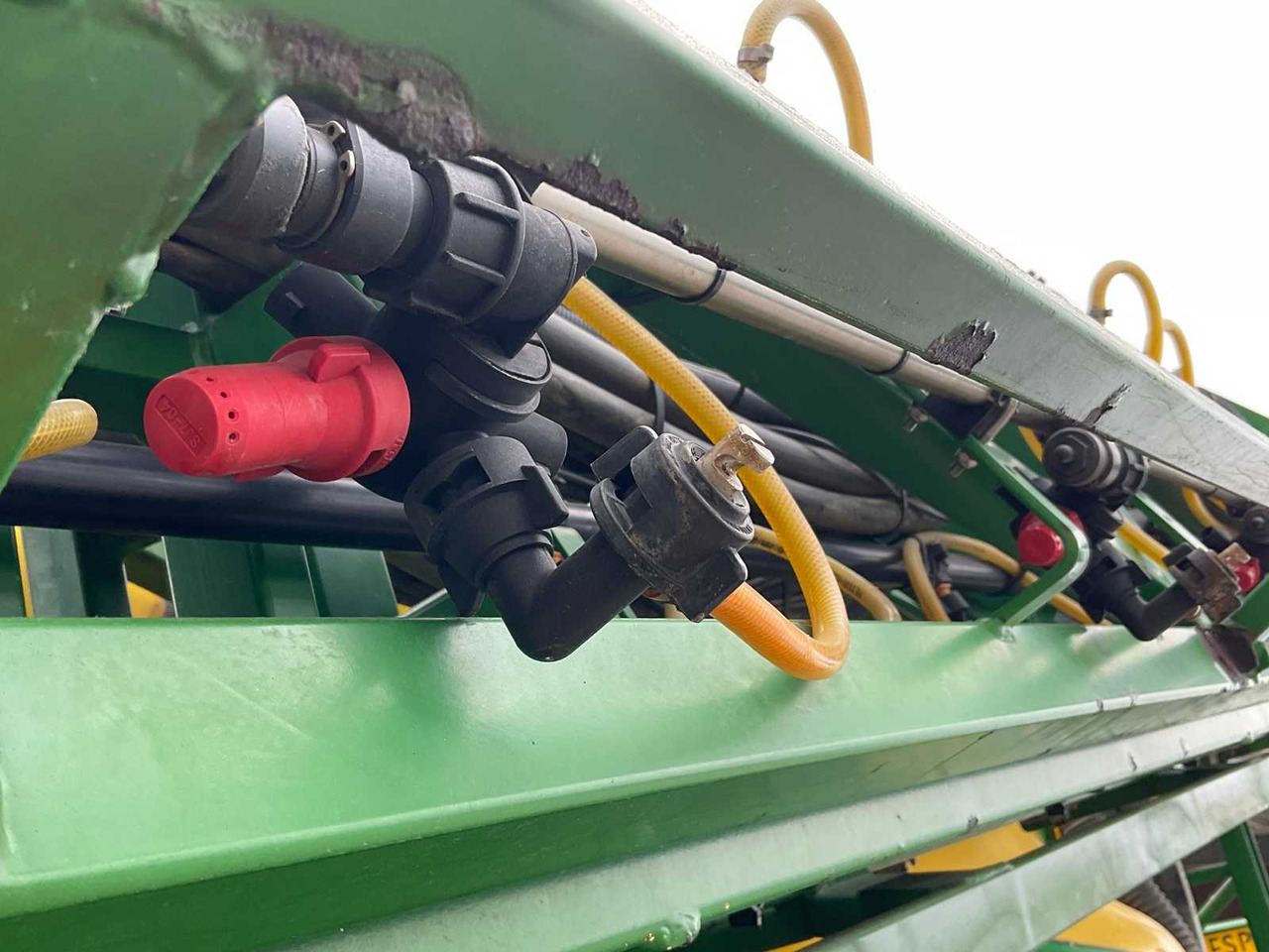 آلة الرش John Deere 840: صور 16