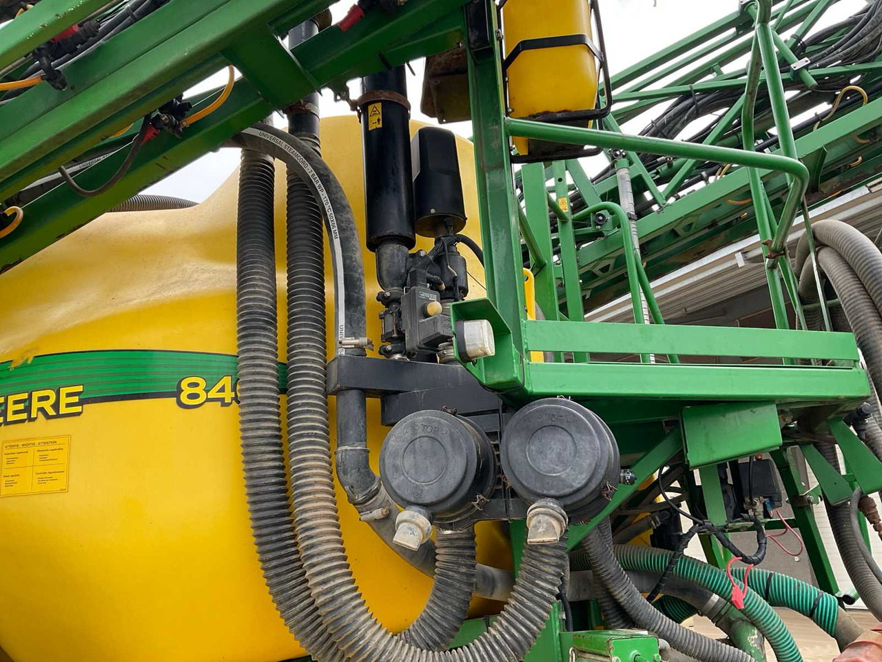 آلة الرش John Deere 840: صور 13