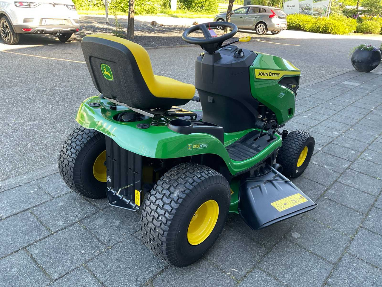 John Deere X107 - جزازة المروج: صور 3 John Deere X107 - جزازة المروج: صور 3
