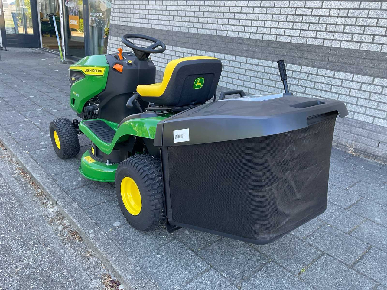 John Deere X117R - جزازة المروج: صور 2 John Deere X117R - جزازة المروج: صور 2
