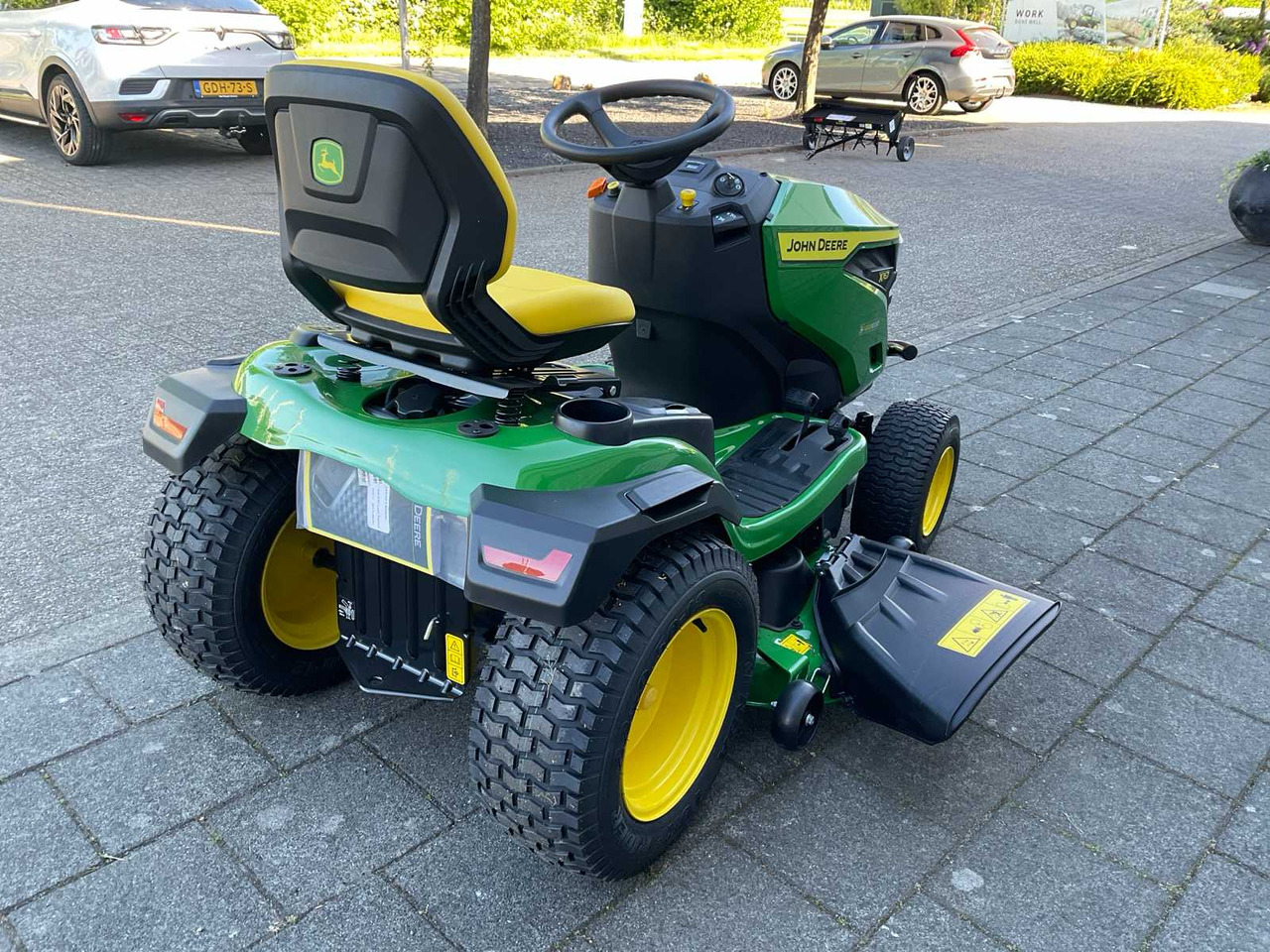 John Deere X167 - جزازة المروج: صور 3 John Deere X167 - جزازة المروج: صور 3