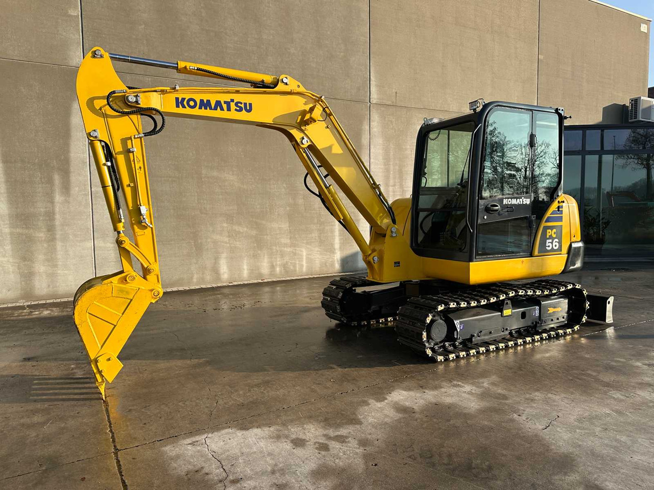 KOMATSU - PC56-7 - MIDI EXCAVATOR - حفارة: صور 1 KOMATSU - PC56-7 - MIDI EXCAVATOR - حفارة: صور 1
