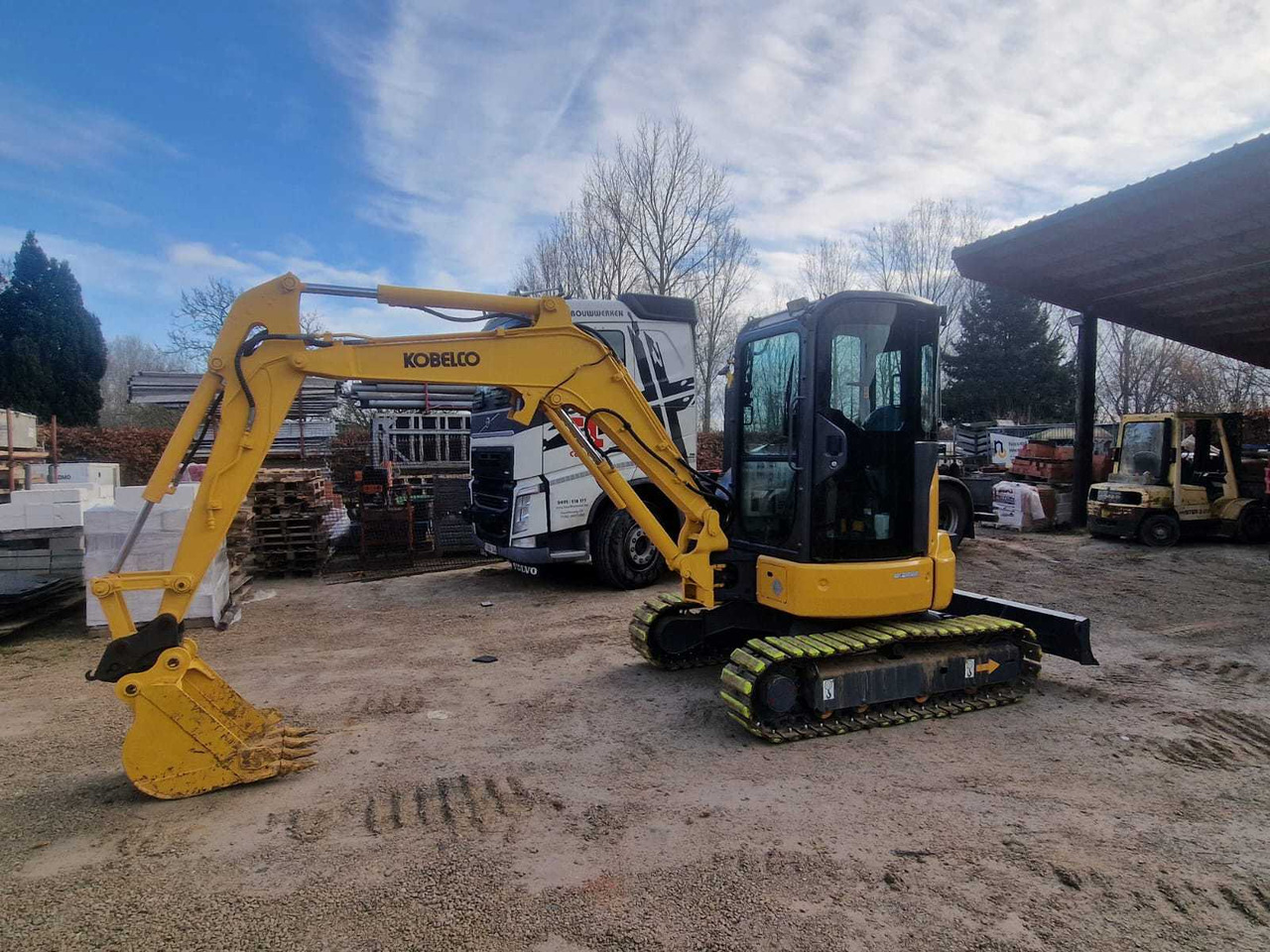 Kobelco SK35SR-6 - حفارات زحافة: صور 5 Kobelco SK35SR-6 - حفارات زحافة: صور 5