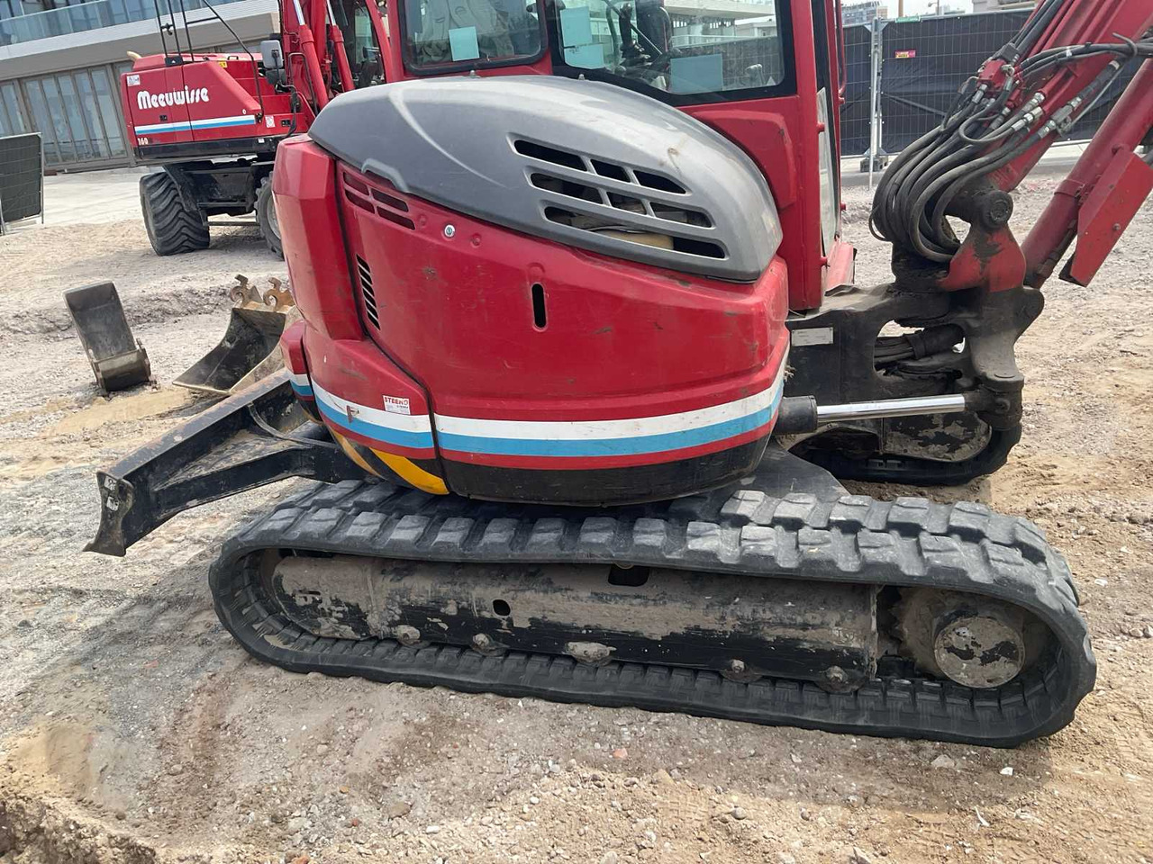 Kobelco SK55SRX-6 - حفارات زحافة: صور 3 Kobelco SK55SRX-6 - حفارات زحافة: صور 3