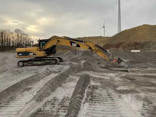 Komatsu 323D - حفارات زحافة: صور 2 Komatsu 323D - حفارات زحافة: صور 2