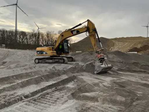 Komatsu 323D - حفارات زحافة: صور 3 Komatsu 323D - حفارات زحافة: صور 3