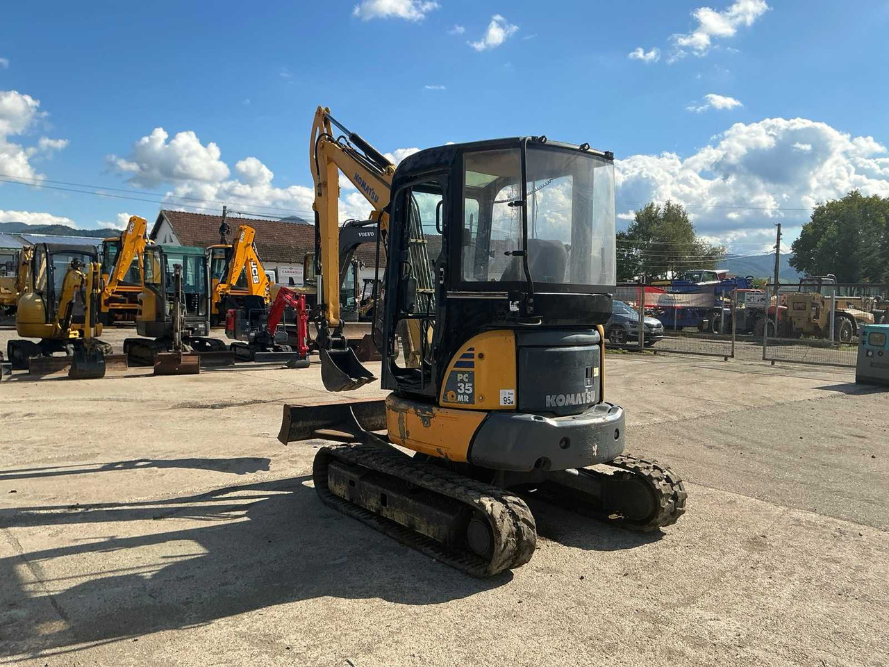 Komatsu PC35MR - 2 - حفارة مصغرة: صور 2 Komatsu PC35MR - 2 - حفارة مصغرة: صور 2