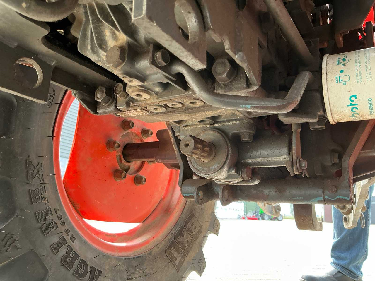 جرار صغير Kubota B2400: صور 30