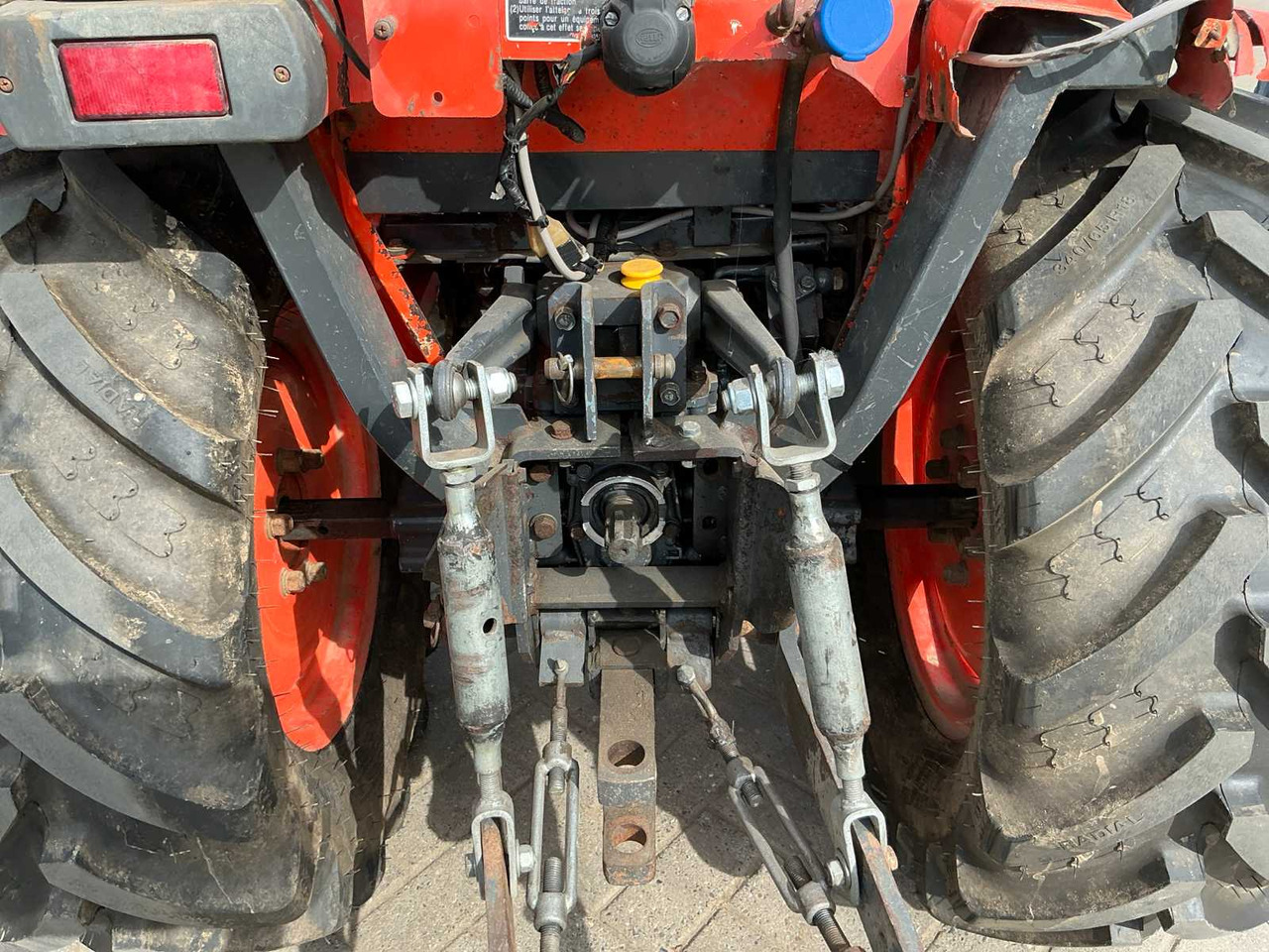 جرار صغير Kubota B2400: صور 18