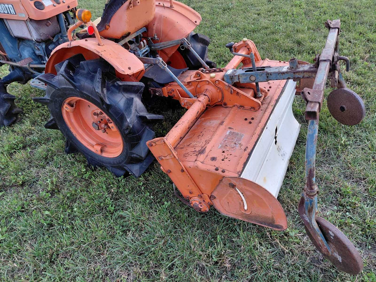 Kubota B7001 - جرار صغير: صور 5 Kubota B7001 - جرار صغير: صور 5