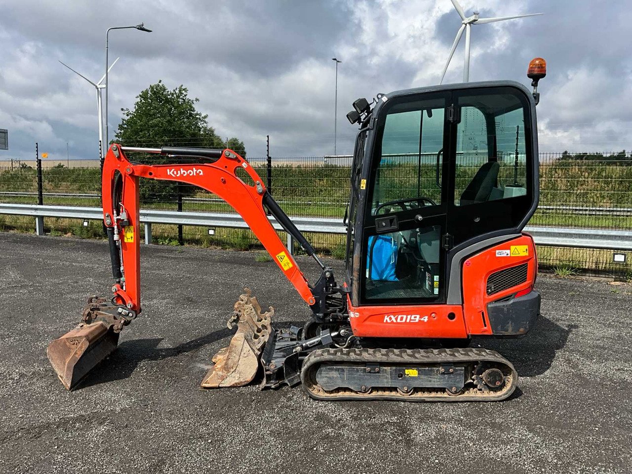 Kubota KX019-4 - حفارة مصغرة: صور 2 Kubota KX019-4 - حفارة مصغرة: صور 2