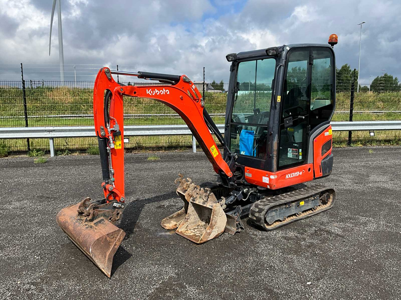 Kubota KX019-4 - حفارة مصغرة: صور 1 Kubota KX019-4 - حفارة مصغرة: صور 1