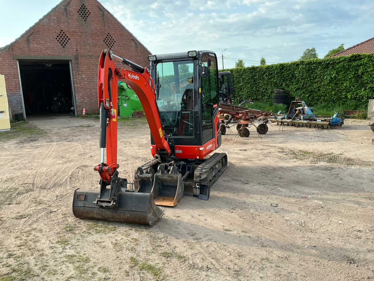 Kubota KX019-4 - حفارة مصغرة: صور 2 Kubota KX019-4 - حفارة مصغرة: صور 2