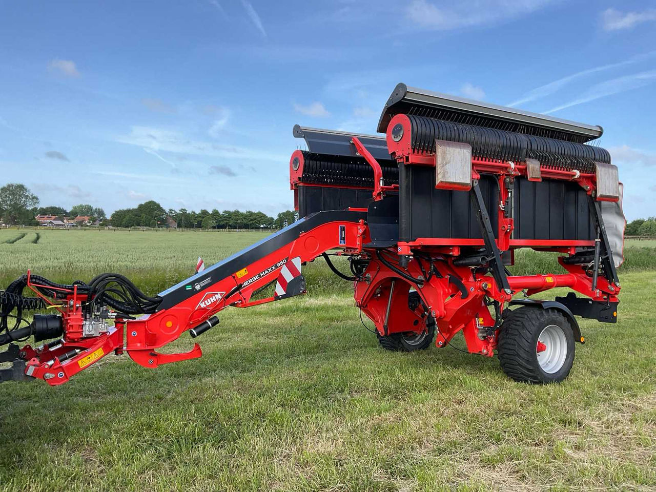 Kuhn Merge Maxx 950 - معدات القش: صور 2 Kuhn Merge Maxx 950 - معدات القش: صور 2