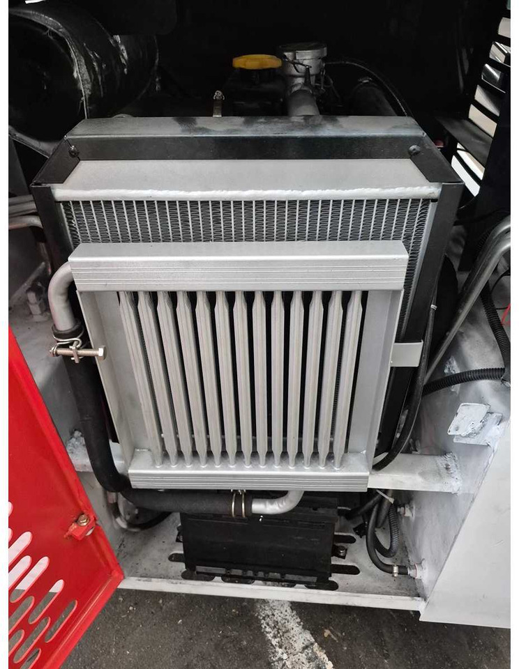 LADYS - 2025 - LA670 - SKID STEER LOADER - اللودر المجنزر صغير: صور 4 LADYS - 2025 - LA670 - SKID STEER LOADER - اللودر المجنزر صغير: صور 4