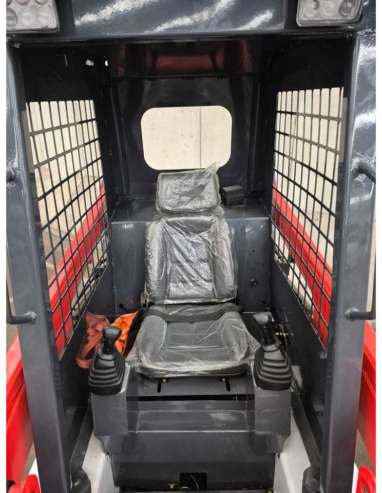 LADYS - 2025 - LA670 - SKID STEER LOADER - اللودر المجنزر صغير: صور 2 LADYS - 2025 - LA670 - SKID STEER LOADER - اللودر المجنزر صغير: صور 2