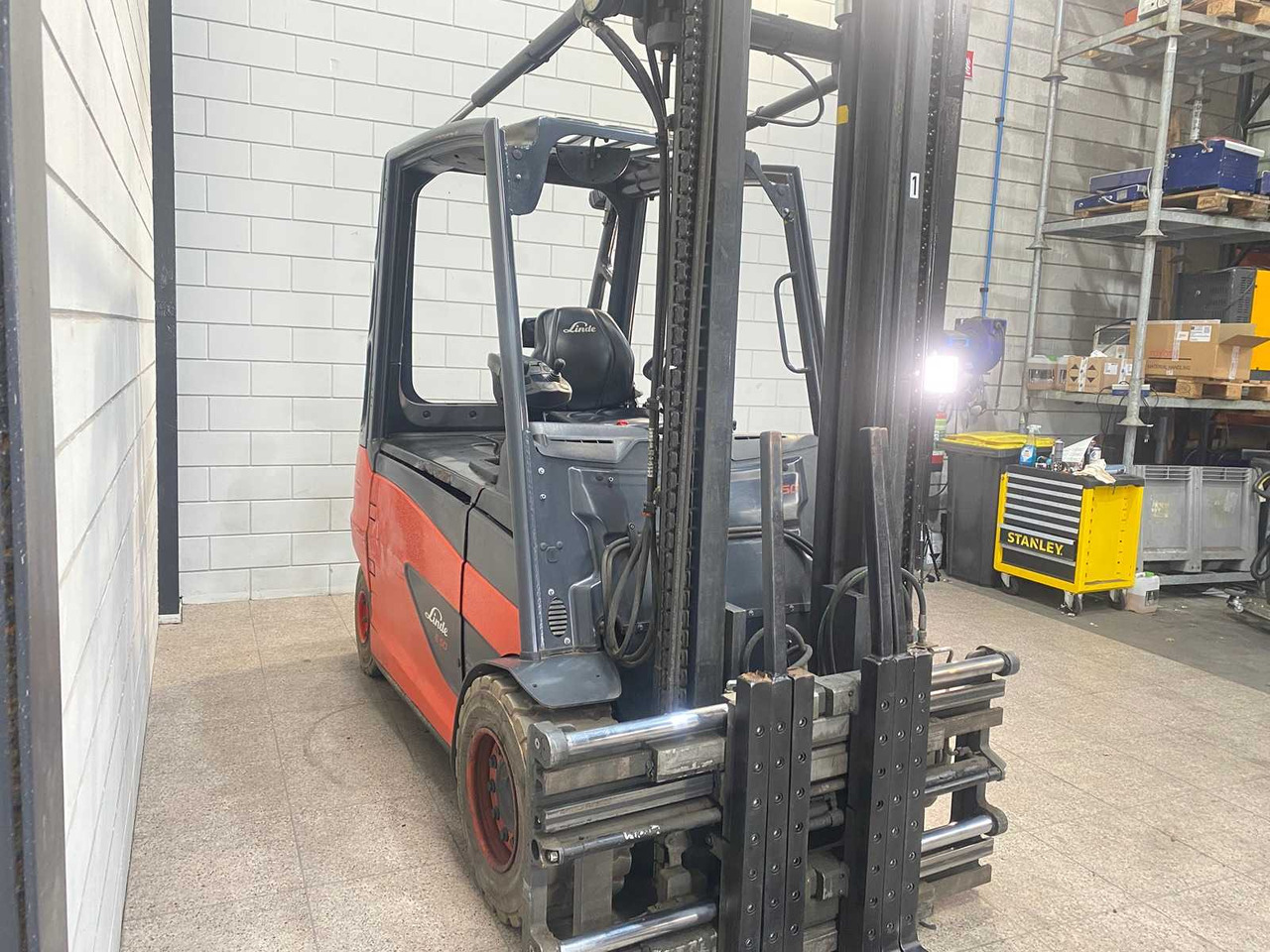LINDE - 2019 - E50HL-01 - 5000KG LIFTING CAPACITY, TRIPLE LOADER - FORKLIFT - رافعة شوكية: صور 5 LINDE - 2019 - E50HL-01 - 5000KG LIFTING CAPACITY, TRIPLE LOADER - FORKLIFT - رافعة شوكية: صور 5