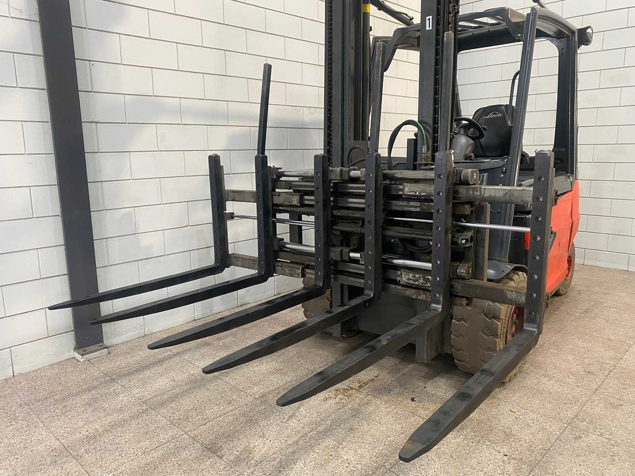 LINDE - 2019 - E50HL-01 - 5000KG LIFTING CAPACITY, TRIPLE LOADER - FORKLIFT - رافعة شوكية: صور 3 LINDE - 2019 - E50HL-01 - 5000KG LIFTING CAPACITY, TRIPLE LOADER - FORKLIFT - رافعة شوكية: صور 3