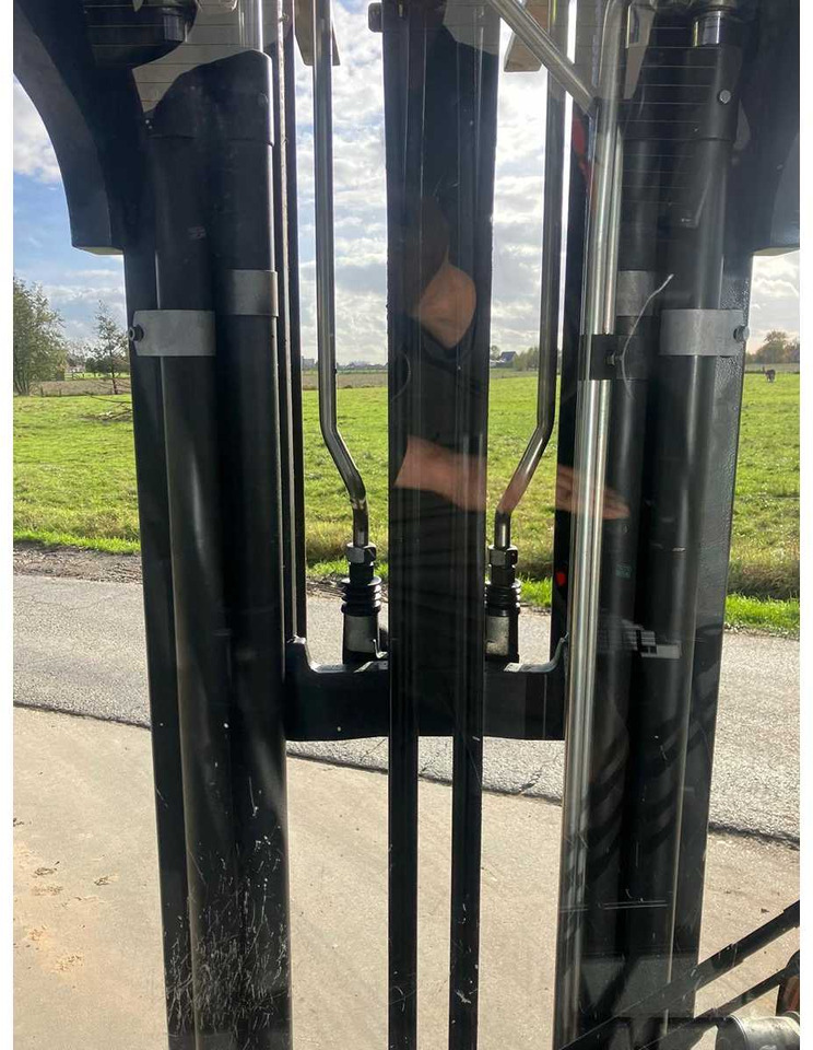 رافعة شوكية LINDE H35T-02 FORKLIFT 2016: صور 24 رافعة شوكية LINDE H35T-02 FORKLIFT 2016: صور 24