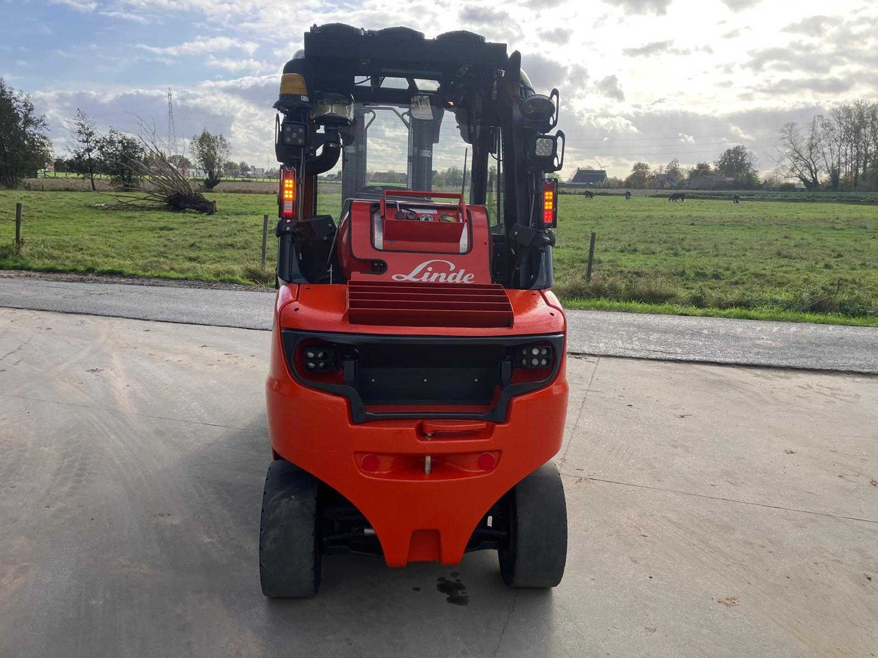 رافعة شوكية LINDE H35T-02 FORKLIFT 2016: صور 7 رافعة شوكية LINDE H35T-02 FORKLIFT 2016: صور 7