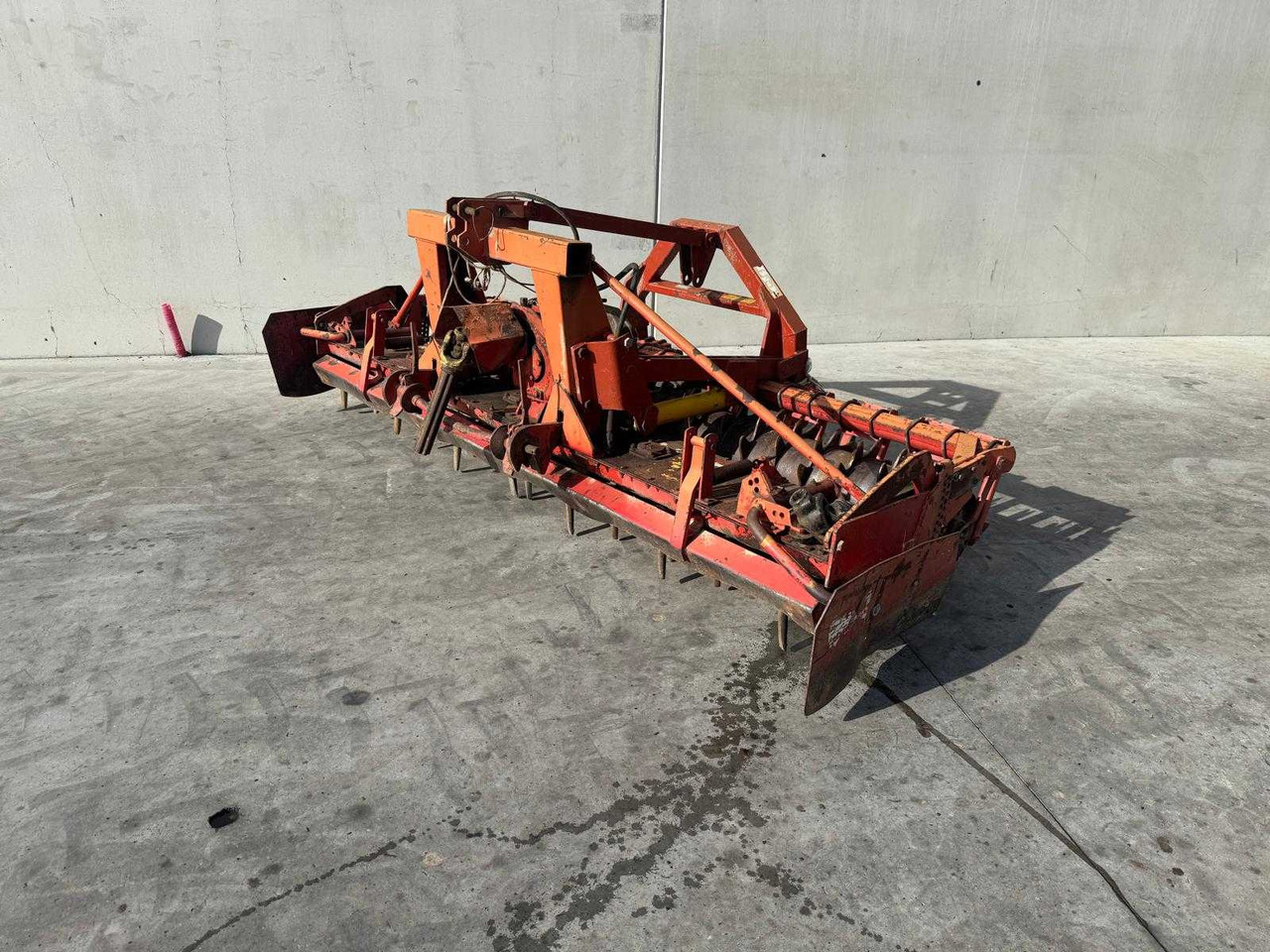 Lely 300-33 - مسلفة القوة: صور 1 Lely 300-33 - مسلفة القوة: صور 1