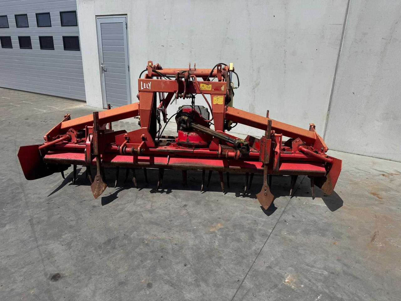 Lely 300-55 - مسلفة القوة: صور 1 Lely 300-55 - مسلفة القوة: صور 1