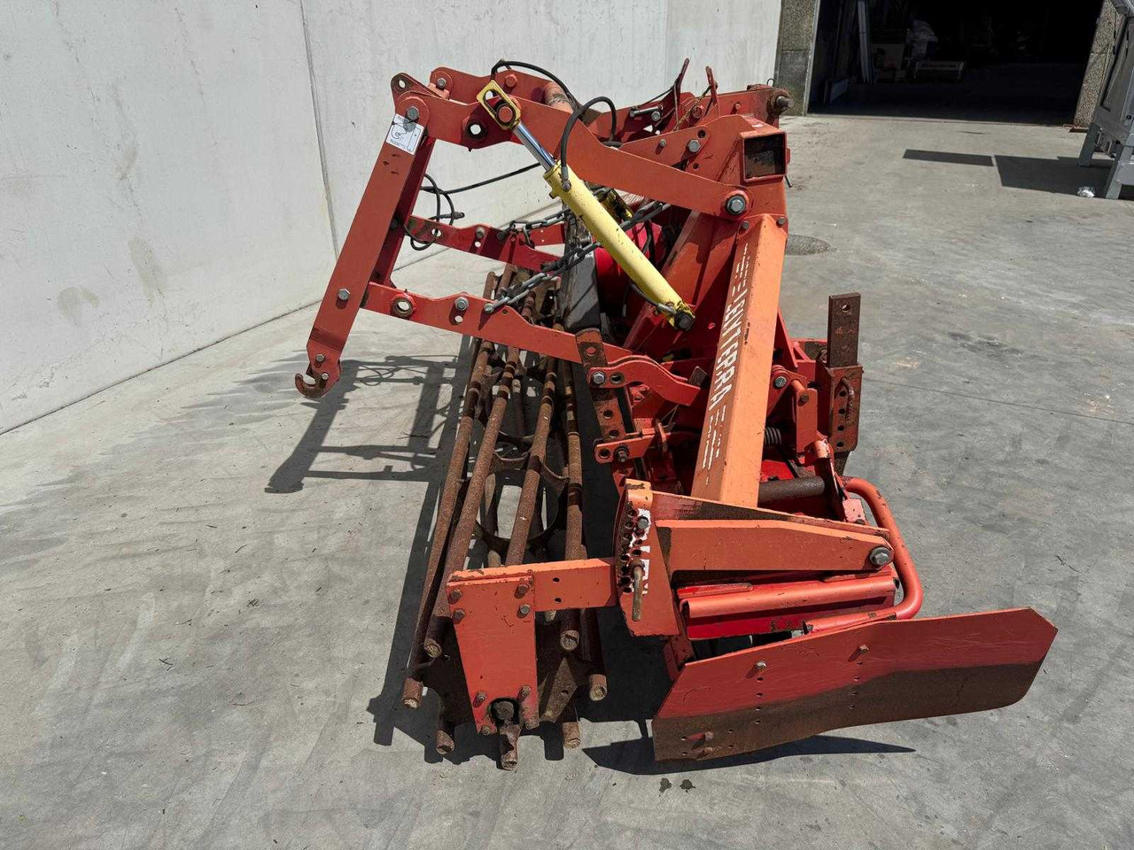 Lely 300-55 - مسلفة القوة: صور 5 Lely 300-55 - مسلفة القوة: صور 5