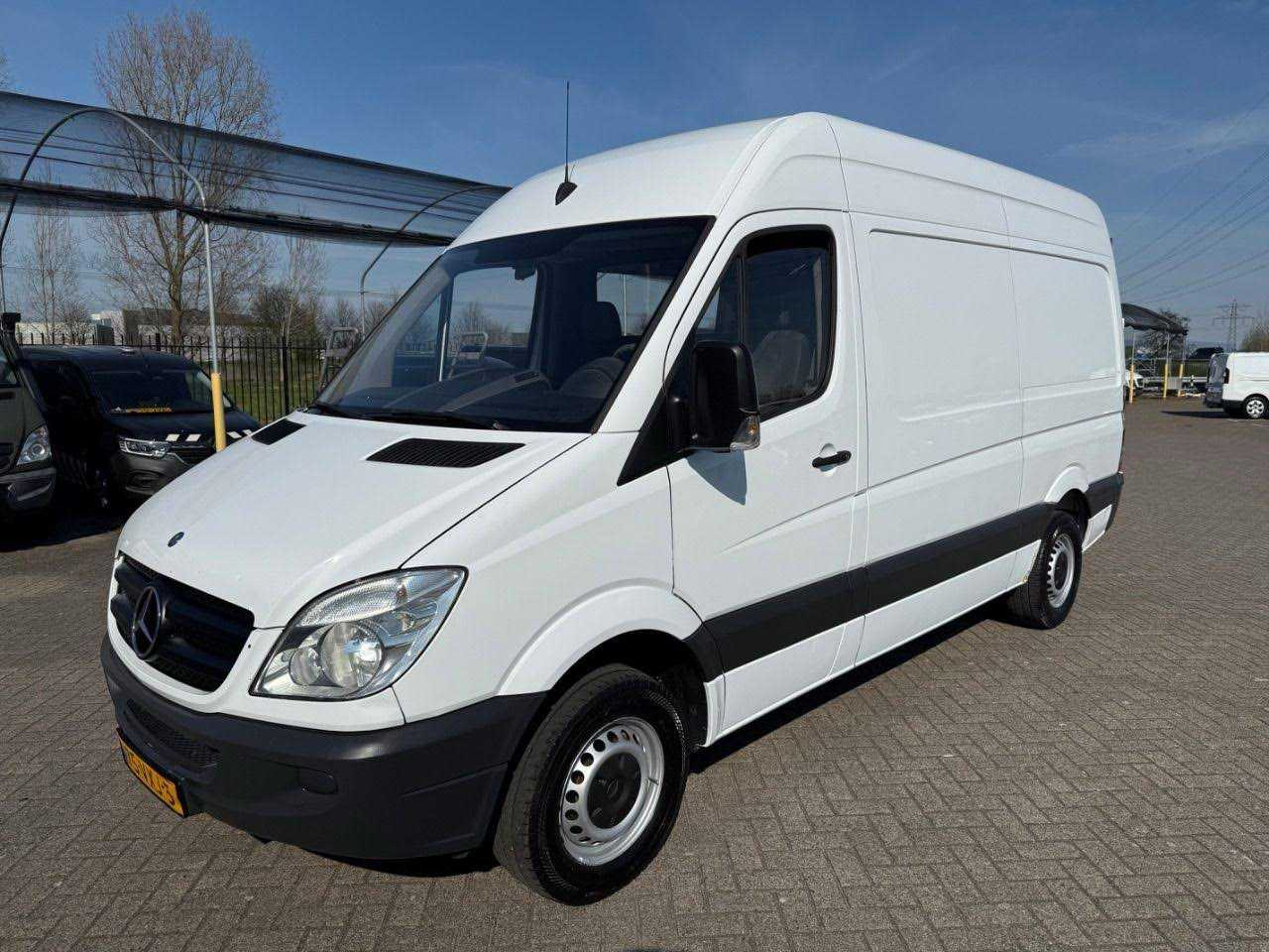 MERCEDES-BENZ SPRINTER COMMERCIAL VEHICLE - الشاحنات الصغيرة: صور 1 MERCEDES-BENZ SPRINTER COMMERCIAL VEHICLE - الشاحنات الصغيرة: صور 1