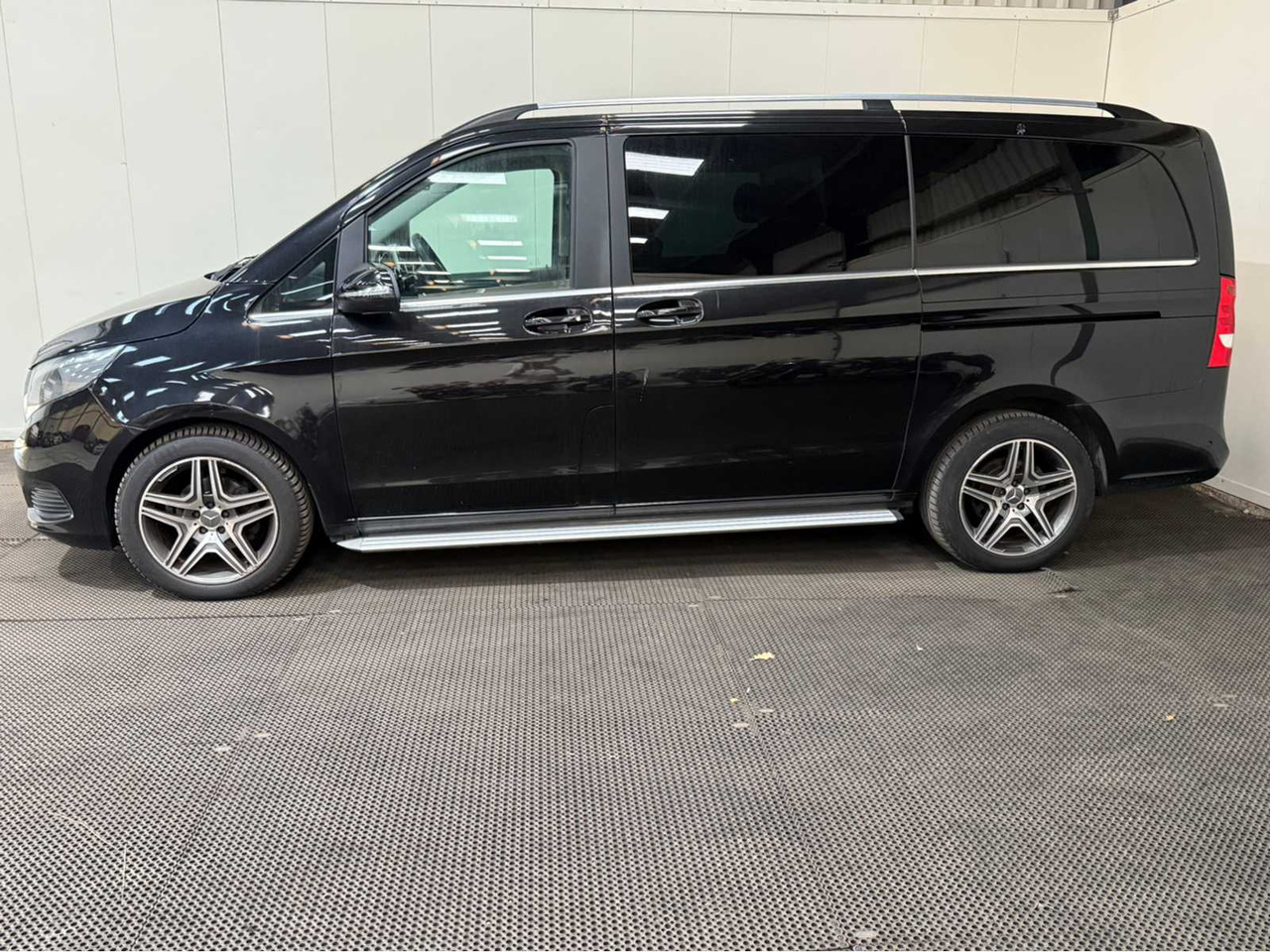 MERCEDES-BENZ - V-CLASS - V 220 - DOUBLE CAB - COMMERCIAL VEHICLE - 2015 - الشاحنات الصغيرة: صور 3 MERCEDES-BENZ - V-CLASS - V 220 - DOUBLE CAB - COMMERCIAL VEHICLE - 2015 - الشاحنات الصغيرة: صور 3
