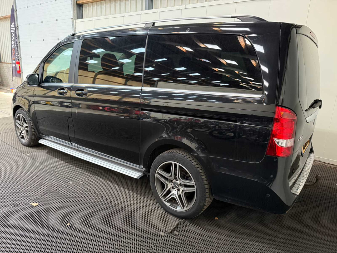 MERCEDES-BENZ - V-CLASS - V 220 - DOUBLE CAB - COMMERCIAL VEHICLE - 2015 - الشاحنات الصغيرة: صور 5 MERCEDES-BENZ - V-CLASS - V 220 - DOUBLE CAB - COMMERCIAL VEHICLE - 2015 - الشاحنات الصغيرة: صور 5