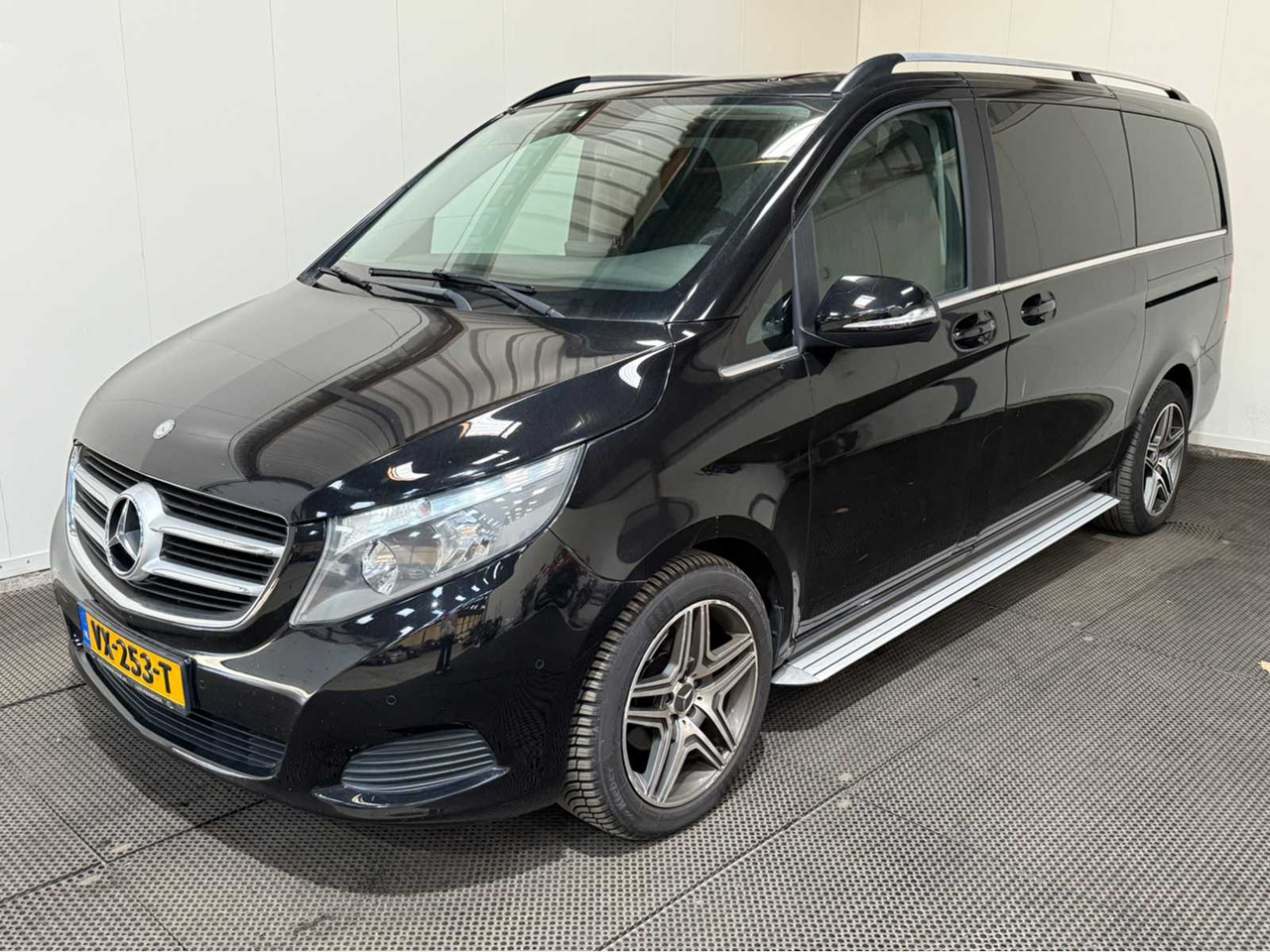MERCEDES-BENZ - V-CLASS - V 220 - DOUBLE CAB - COMMERCIAL VEHICLE - 2015 - الشاحنات الصغيرة: صور 1 MERCEDES-BENZ - V-CLASS - V 220 - DOUBLE CAB - COMMERCIAL VEHICLE - 2015 - الشاحنات الصغيرة: صور 1