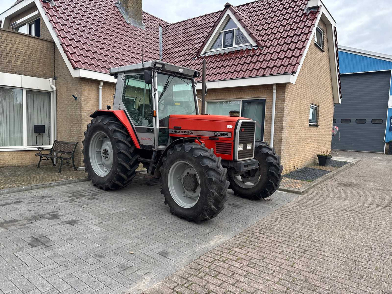 Massey-Ferguson MASSEY-FERGUSON - 3095 DATATRONIC - ALL-WHEEL DRIVE AGRICULTURAL TRACTOR - جرار: صور 2 Massey-Ferguson MASSEY-FERGUSON - 3095 DATATRONIC - ALL-WHEEL DRIVE AGRICULTURAL TRACTOR - جرار: صور 2