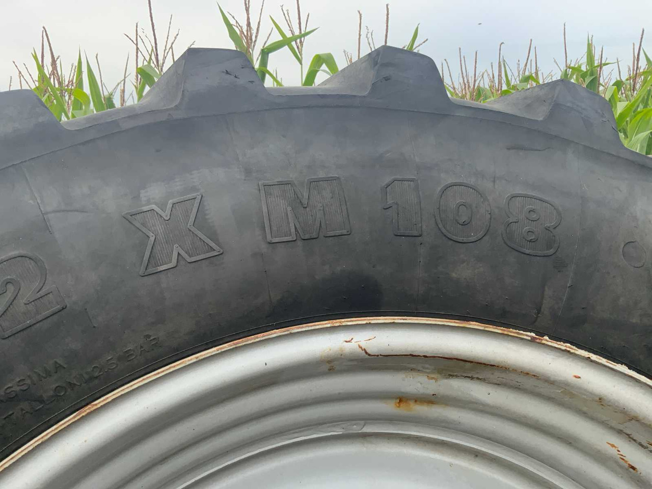 Michelin XM108 - الإطارات والجنوط - جرار: صور 4 Michelin XM108 - الإطارات والجنوط - جرار: صور 4