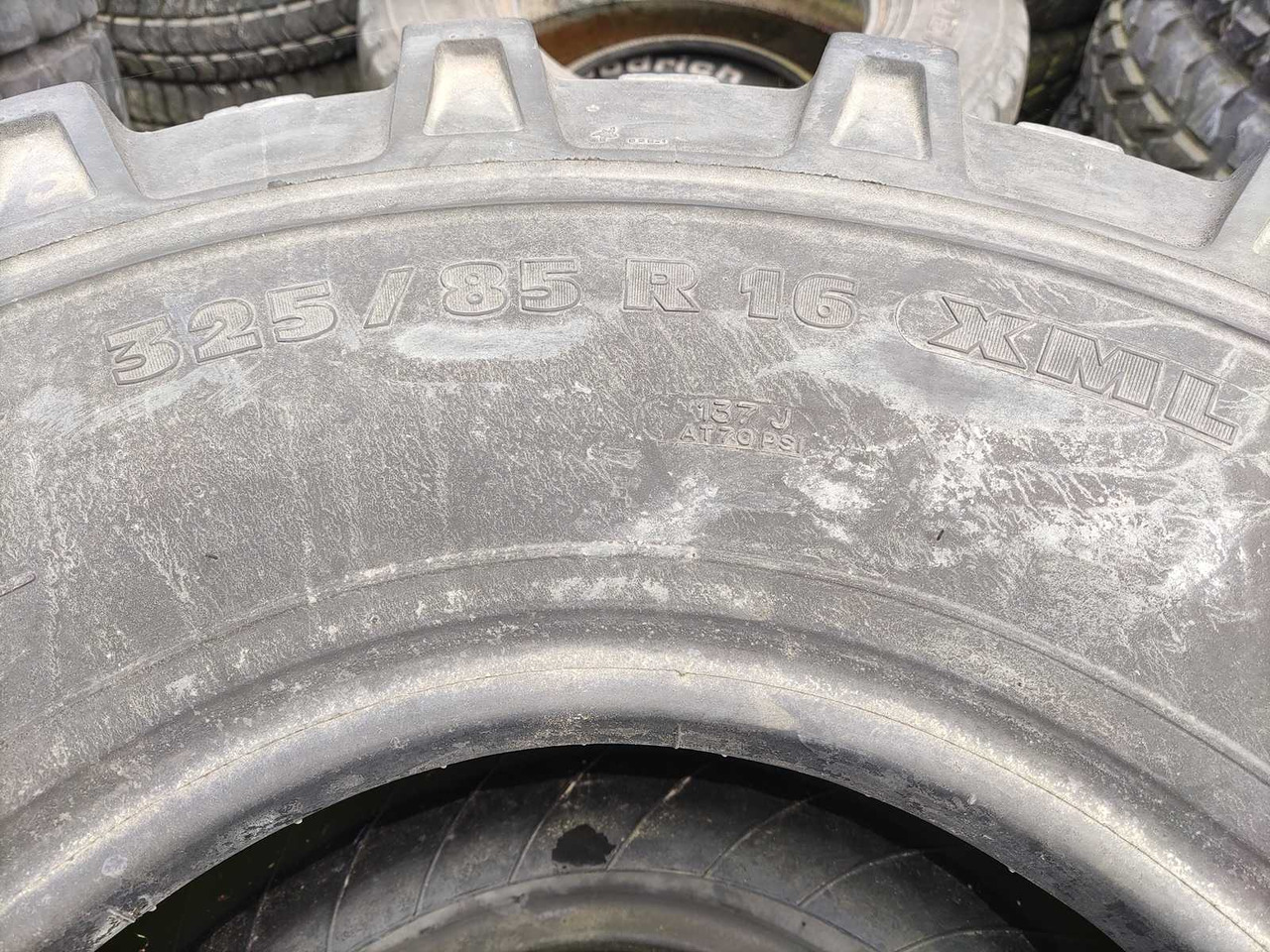 Michelin XML 325/85R16 - الإطارات والجنوط - جرار: صور 5 Michelin XML 325/85R16 - الإطارات والجنوط - جرار: صور 5