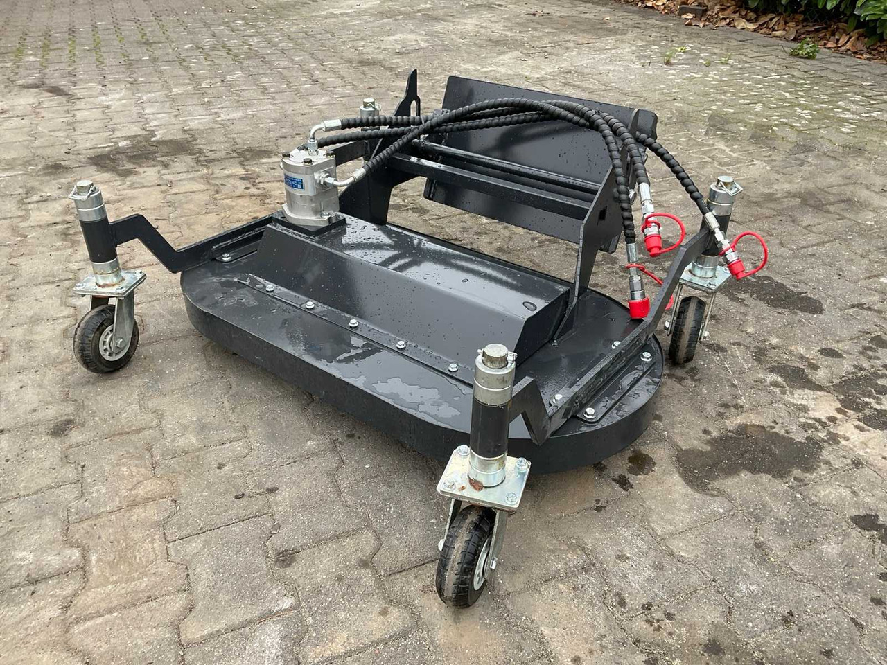 Mowing topper (Avant wheel loader) - التقطيع جزازة/ ماكينات قطع الحشائش: صور 1 Mowing topper (Avant wheel loader) - التقطيع جزازة/ ماكينات قطع الحشائش: صور 1