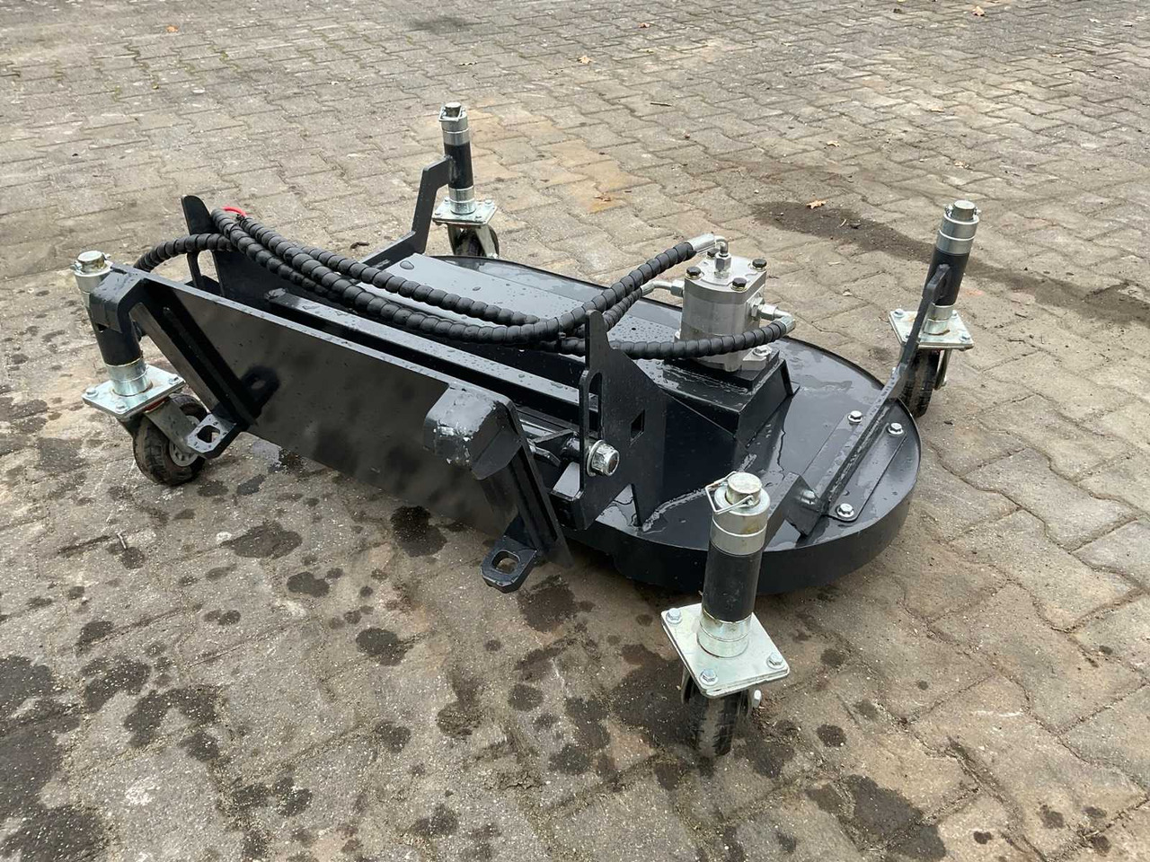 Mowing topper (Avant wheel loader) - التقطيع جزازة/ ماكينات قطع الحشائش: صور 4 Mowing topper (Avant wheel loader) - التقطيع جزازة/ ماكينات قطع الحشائش: صور 4