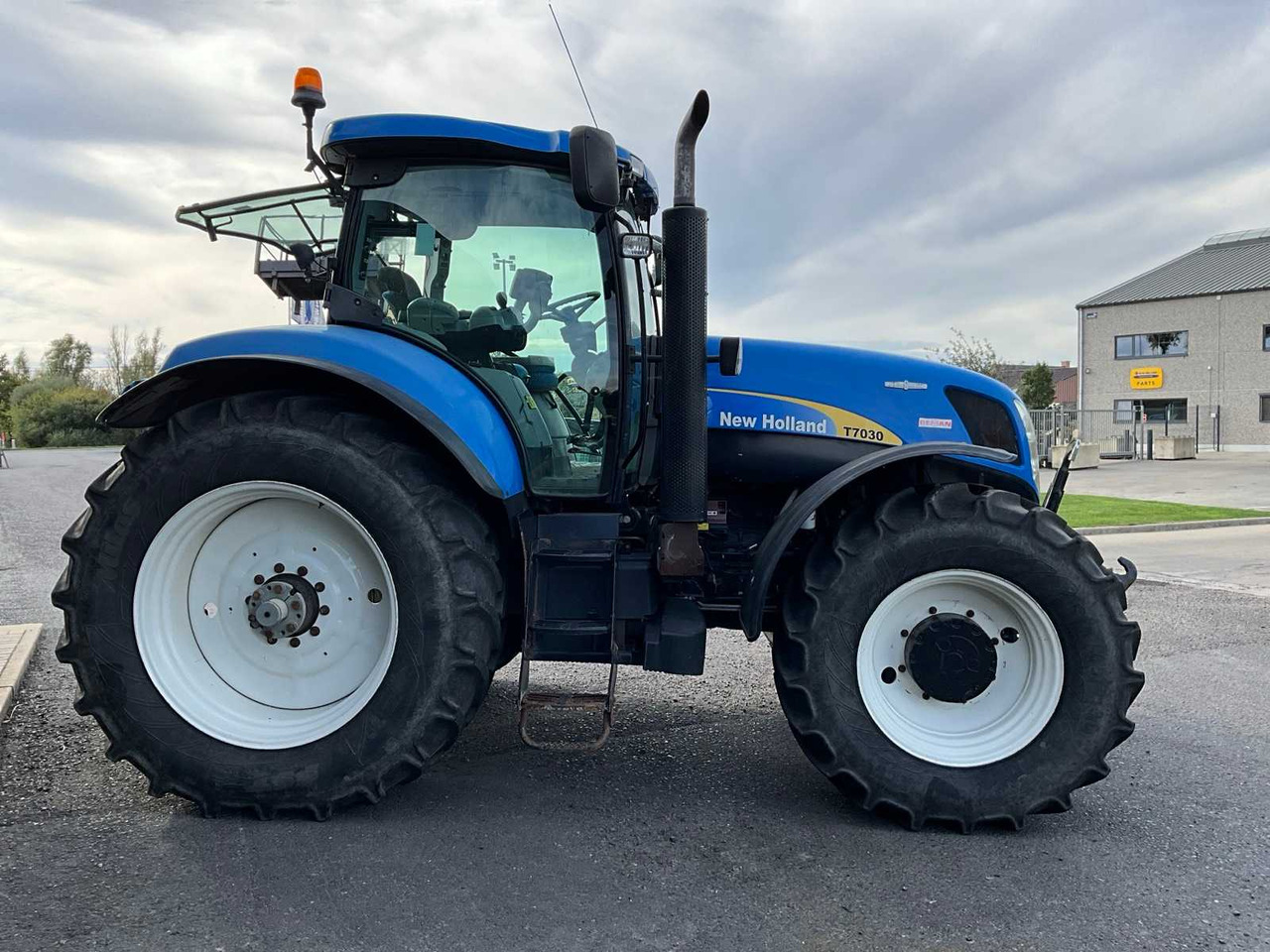 New Holland T7030 - جرار: صور 4 New Holland T7030 - جرار: صور 4