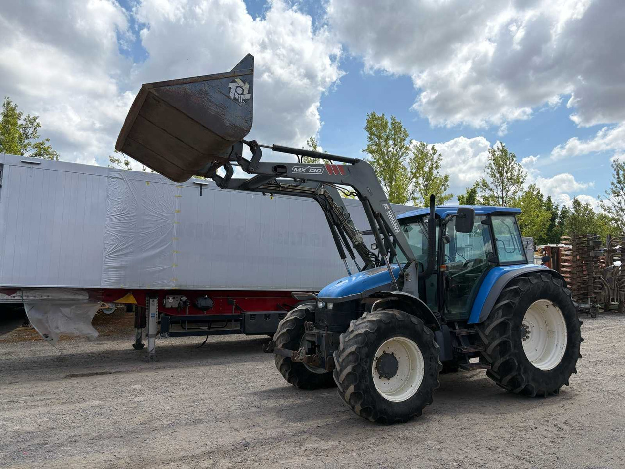 New Holland TM115 mit Frontlader - جرار: صور 1 New Holland TM115 mit Frontlader - جرار: صور 1