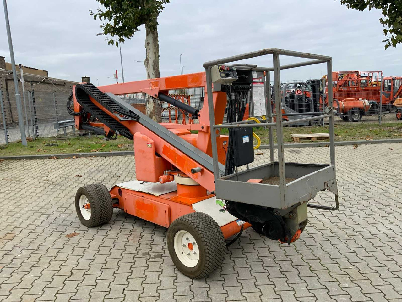 Niftylift Nifty HR12NE - منصات هيدروليكية متنقلة: صور 4 Niftylift Nifty HR12NE - منصات هيدروليكية متنقلة: صور 4