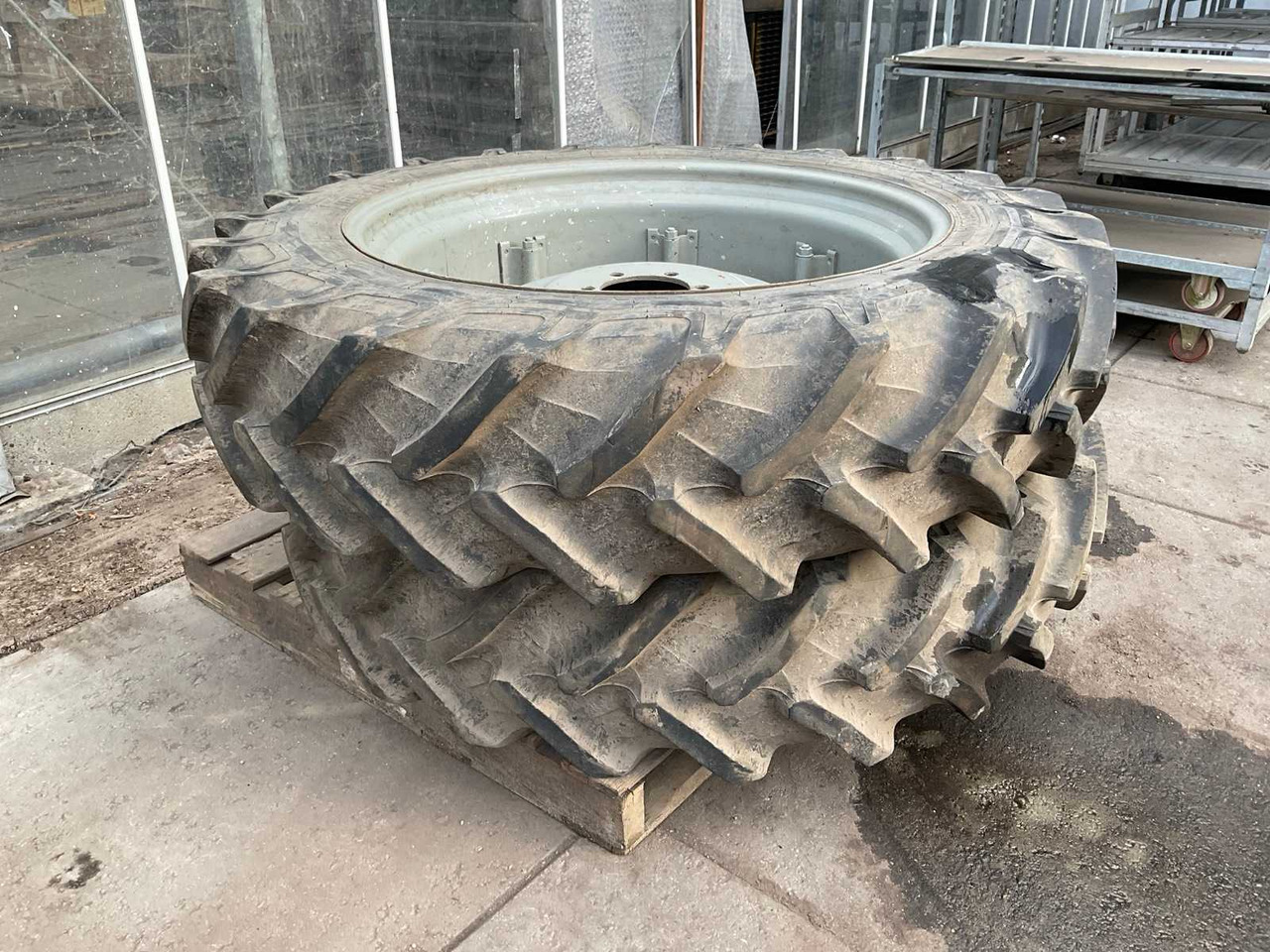 Pirelli TM300 S - الإطارات والجنوط - جرار: صور 1 Pirelli TM300 S - الإطارات والجنوط - جرار: صور 1