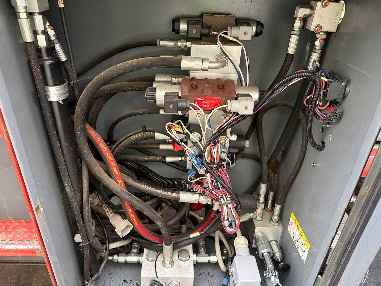 منصات هيدروليكية متنقلة SKYJACK - SJ8841RT 4X4 DIESEL - 14.5 METERS - 2016 - AERIAL WORK PLATFORM: صور 18 منصات هيدروليكية متنقلة SKYJACK - SJ8841RT 4X4 DIESEL - 14.5 METERS - 2016 - AERIAL WORK PLATFORM: صور 18