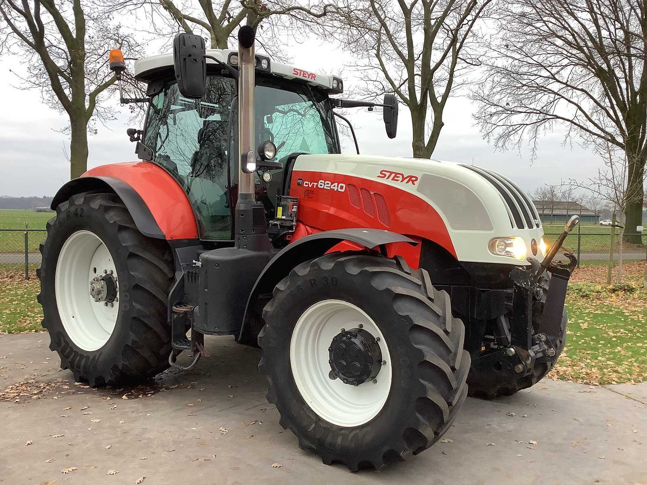 STEYR - 2016 - CVT 6240 - ALL-WHEEL DRIVE FARM TRACTOR - جرار: صور 3 STEYR - 2016 - CVT 6240 - ALL-WHEEL DRIVE FARM TRACTOR - جرار: صور 3