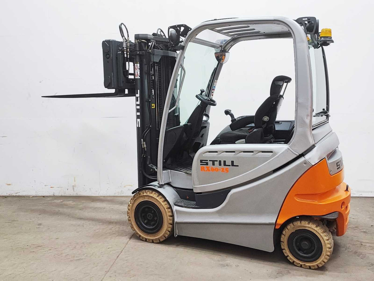 STILL - 2014 - RX60-25 - FORKLIFT WITH FORK SPREADER - رافعة شوكية: صور 2 STILL - 2014 - RX60-25 - FORKLIFT WITH FORK SPREADER - رافعة شوكية: صور 2