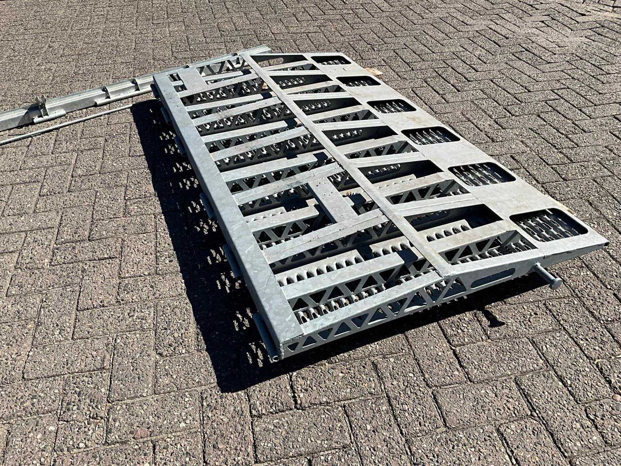 TAILGATE RAMP - مقطورة: صور 2 TAILGATE RAMP - مقطورة: صور 2