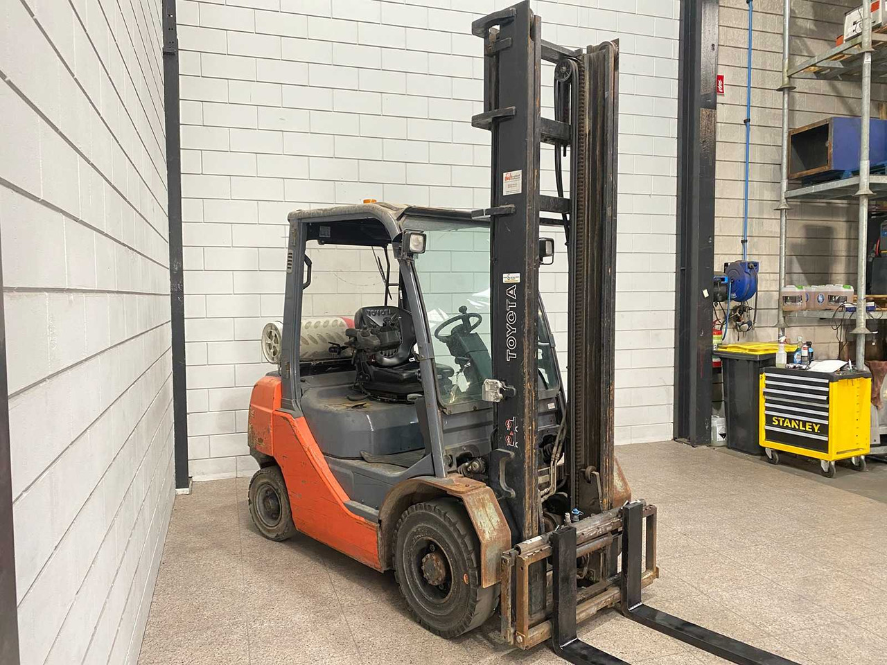 TOYOTA - 02-8FGF25 - FORKLIFT - SIDE-SHIFT - رافعة شوكية: صور 4 TOYOTA - 02-8FGF25 - FORKLIFT - SIDE-SHIFT - رافعة شوكية: صور 4