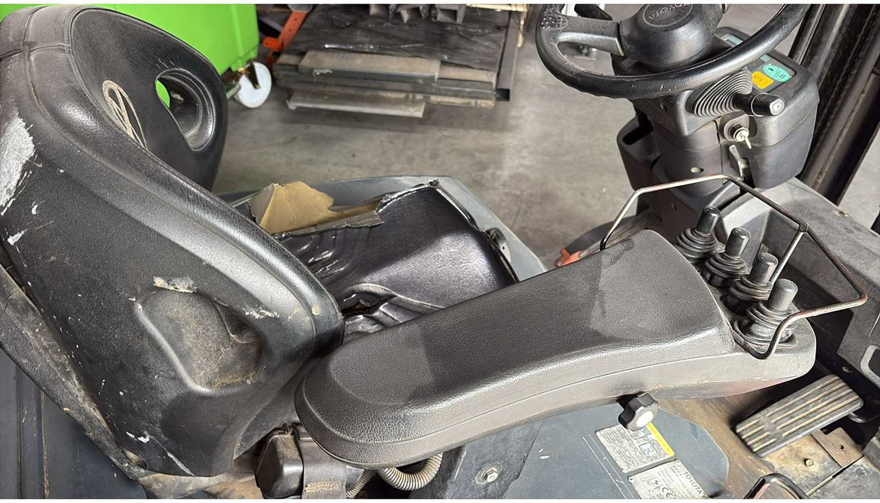 TOYOTA - 2005 - 7FBEF16 - FORKLIFT TRUCK - رافعة شوكية: صور 3 TOYOTA - 2005 - 7FBEF16 - FORKLIFT TRUCK - رافعة شوكية: صور 3