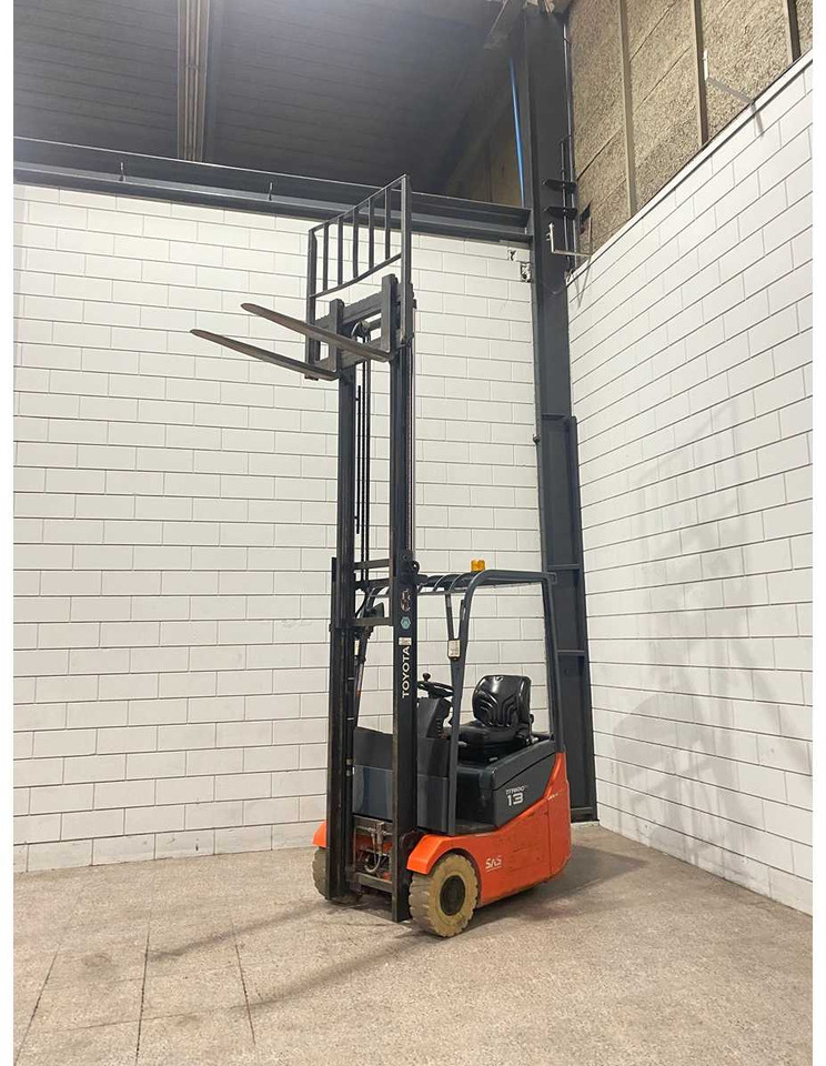 TOYOTA - 2012 - 7FBEST13 - FORKLIFT - SIDE-SHIFT - رافعة شوكية: صور 3 TOYOTA - 2012 - 7FBEST13 - FORKLIFT - SIDE-SHIFT - رافعة شوكية: صور 3