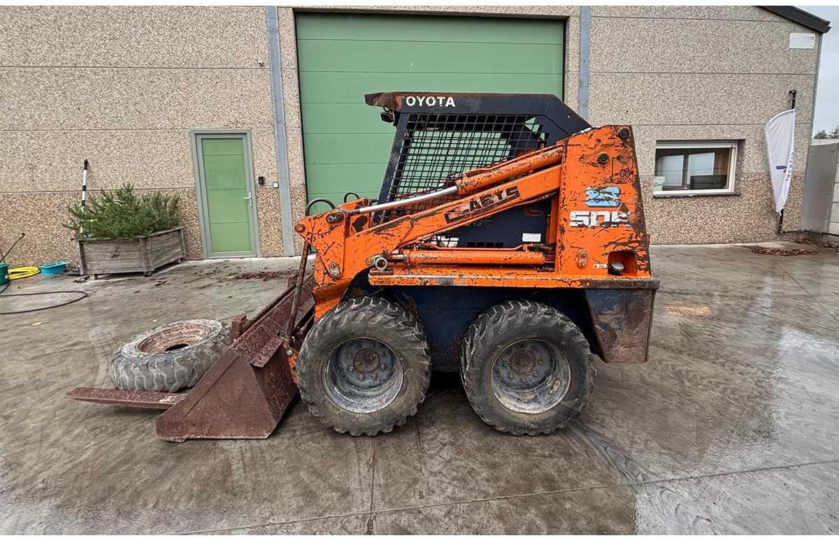 TOYOTA - - SDK8 - SKID STEER LOADER - اللودر المجنزر صغير: صور 1 TOYOTA - - SDK8 - SKID STEER LOADER - اللودر المجنزر صغير: صور 1
