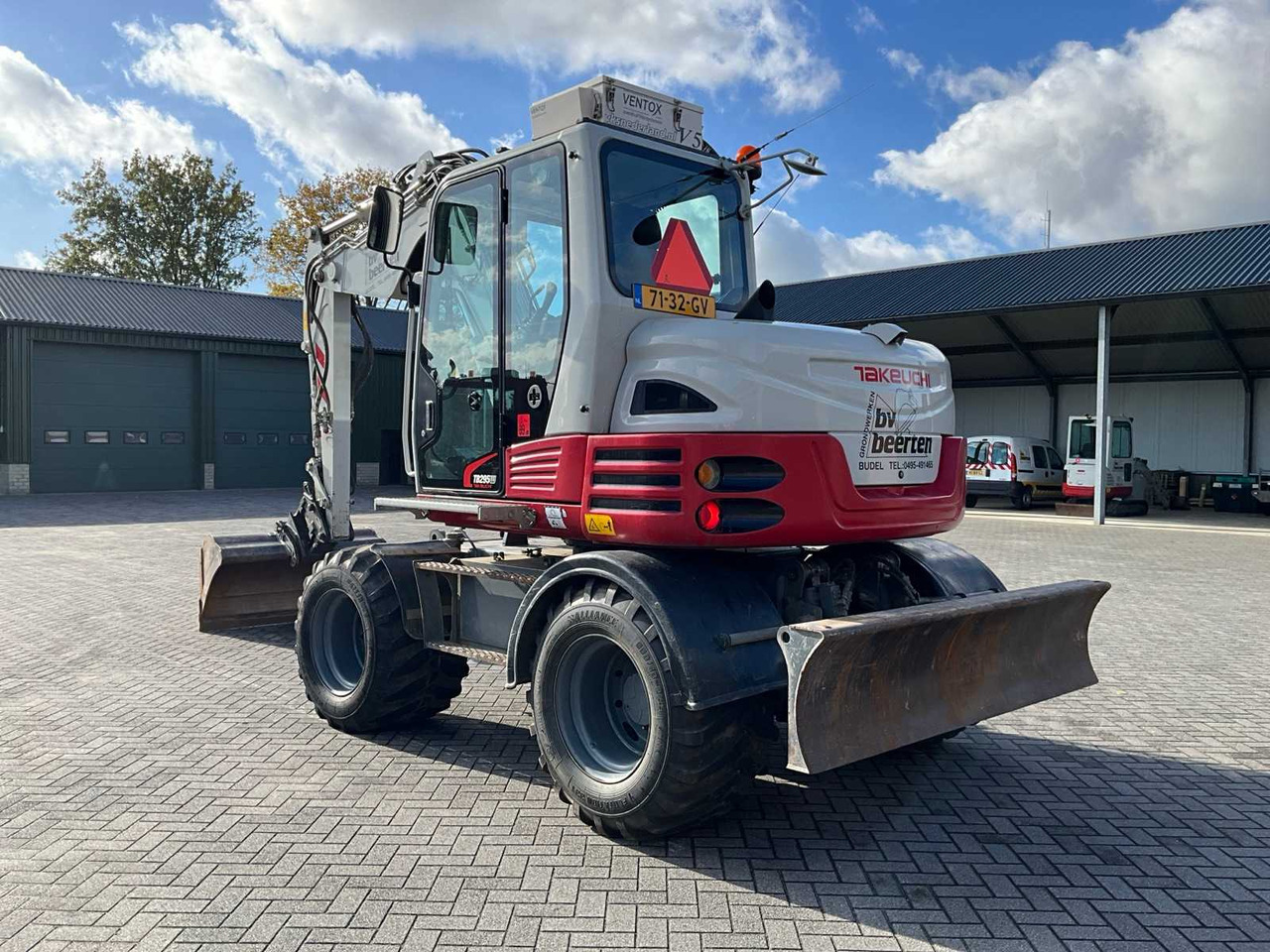 Takeuchi 2015 TAKEUCHI TB295W WHEELED EXCAVATOR - حفارة على عجلات: صور 4 Takeuchi 2015 TAKEUCHI TB295W WHEELED EXCAVATOR - حفارة على عجلات: صور 4