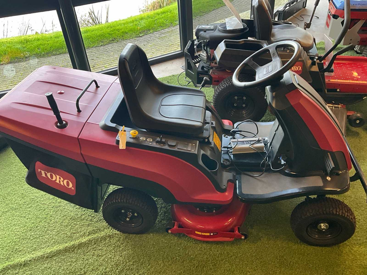 Toro ES3200DC - جزازة المروج: صور 4 Toro ES3200DC - جزازة المروج: صور 4